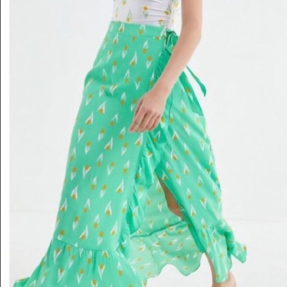 Urban Outfitters Wrap maxi skirt Green w/ orange Tulips Sz Sm 🌷💐